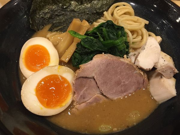 「味玉らーめん（850円）」@麺や わたる 亀戸天神店の写真