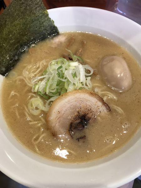 「豚骨醤油、サービス煮玉子」@麺や松吉 中野店の写真