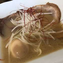 猪骨 塩ラーメン 白湯