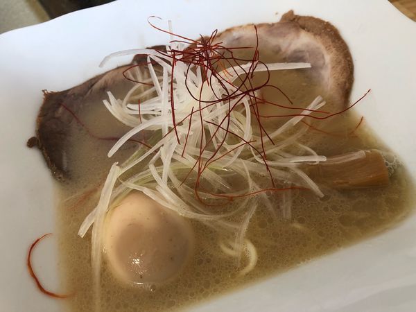 「猪骨 塩ラーメン 白湯」@猪骨ラーメンの写真