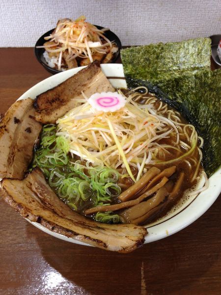 「ネギラーメン900円 まかないチャーシュー丼280円」@麺屋こうきの写真