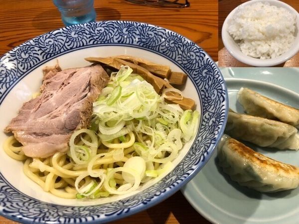 「油そば700円、餃子250円、半ライス100円」@麺 一直の写真