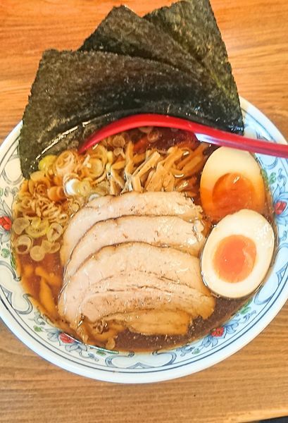 「特製醤油らー麺(普通盛)」@くじら食堂の写真