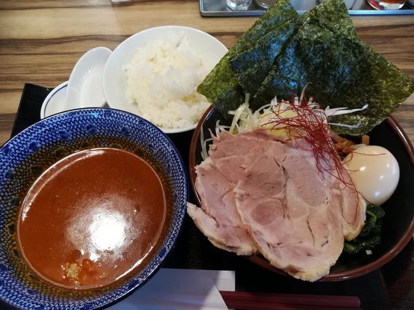 「DX極辛つけ麺(中辛)＋ライス」@濃厚極辛豚骨ラーメン専門 一番軒 川村店の写真