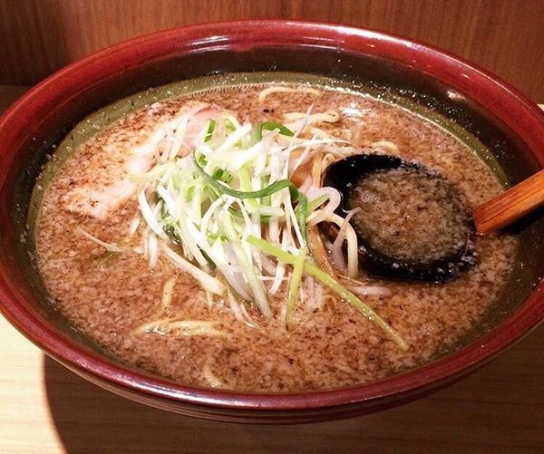 「魚介豚骨醤油ラーメン」@むてっぽうの写真