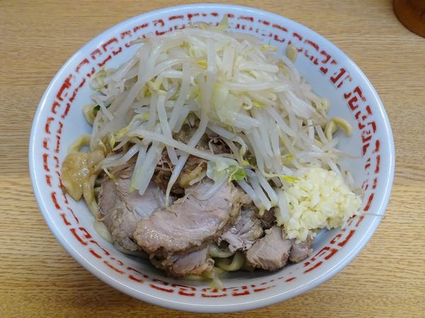 「小（750円）＋HOT冷まし（100円）ヤサイニンニクアブラ」@ラーメン二郎 環七新新代田店の写真