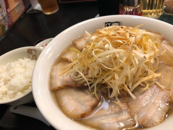 「ネギ焼豚ラーメン」@喜多方ラーメン 坂内 汐留シティセンター店の写真