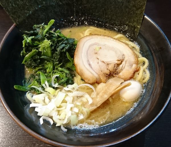 「醤油豚骨+ほうれん草(850円)」@横浜家系ラーメン 福壱家の写真