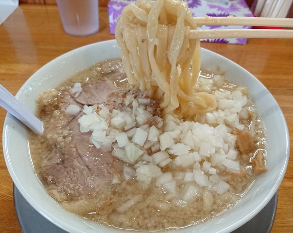 「中華そば(中脂)780円＋玉葱50円 他」@中華そば136の写真