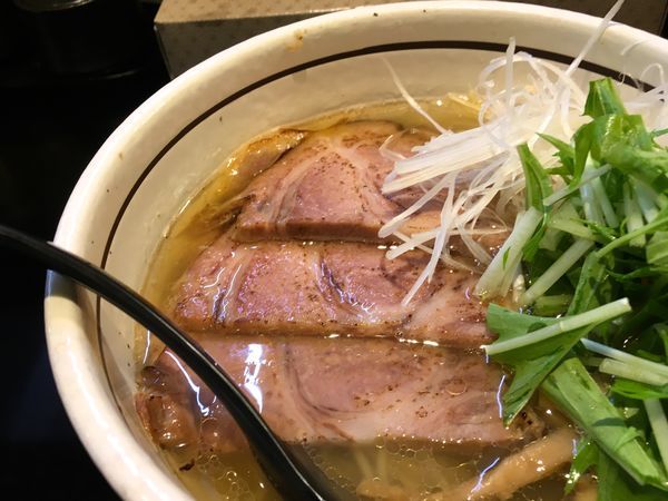 「塩らぁめん ＋ 白髪ねぎ ＋ チャーシュー」@麺屋 焔の写真