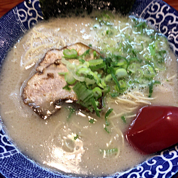 「博多とんこつ（バリ）　500円」@博多ラーメン鶴亀堂 太田新井町店の写真