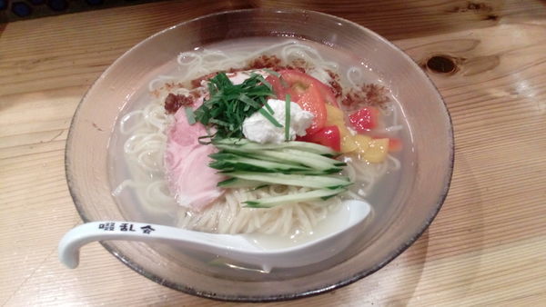 「冷やし塩ラーメン(900円)+大盛(サービス無料)」@自家製麺 啜乱会の写真