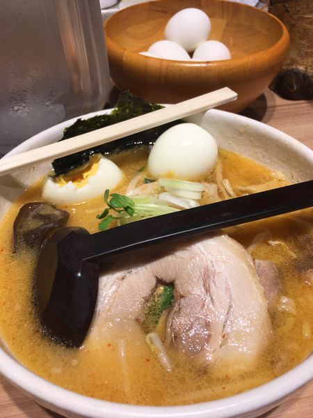 「ゆで卵食べ放題、味噌ラーメン」@白樺山荘 北海道ラーメン道場店の写真