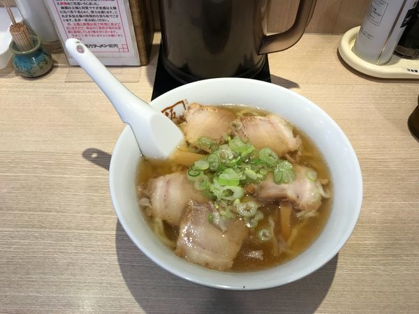「喜多方ラーメン 650円」@喜多方ラーメン坂内 新宿西口思い出横丁店の写真