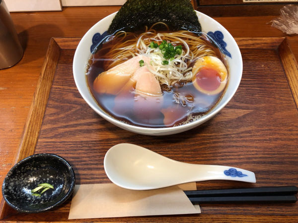 「鶏そば(黒）950円」@猪一の写真