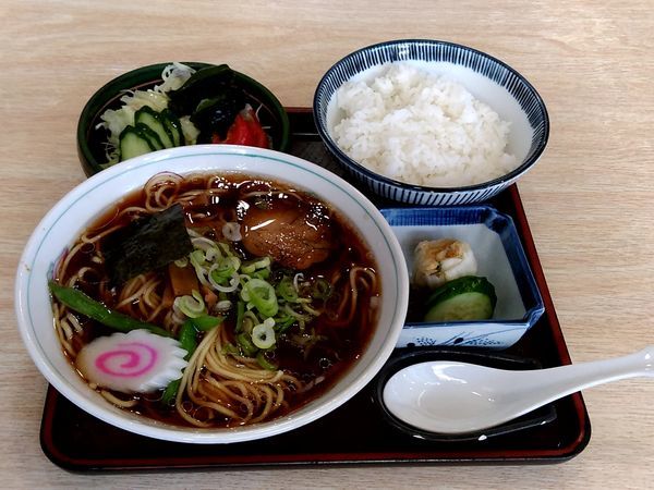 「らーめんセット(並盛)780円」@すかや 鶴見支店の写真