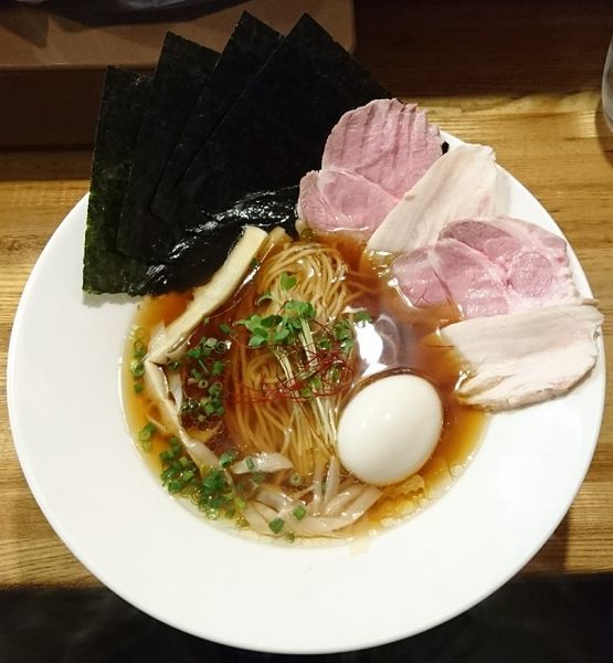 「鶏清湯醤油ら〜めん＋特製トピ」@麺庵 小島流の写真