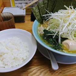 ラーメン並 油多め全部のせ＋サービスライス