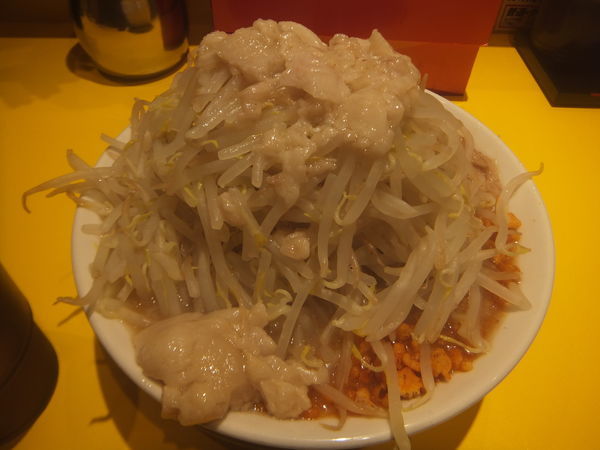 「ラーメン並730円(パンチ玉ニンニク野菜アブラ各ダブル)」@ラーメンパンチの写真