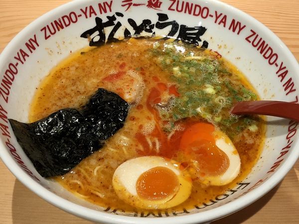 「味玉HOTらーめん」@ラー麺 ずんどう屋 心斎橋店の写真