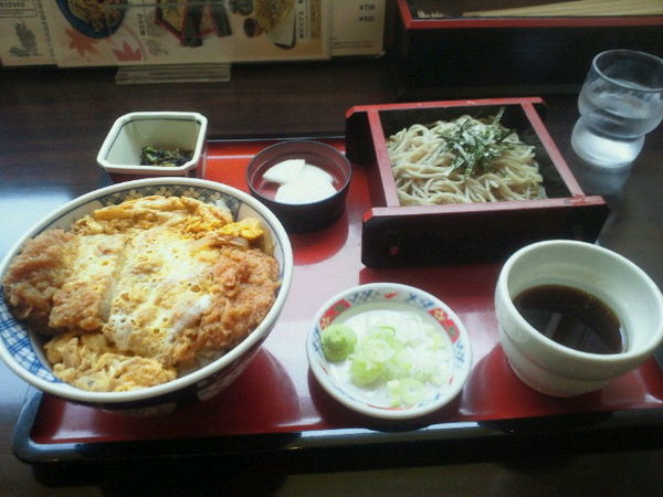 「かつ丼ミニ蕎麦セット 900円」@そば処 丸松の写真