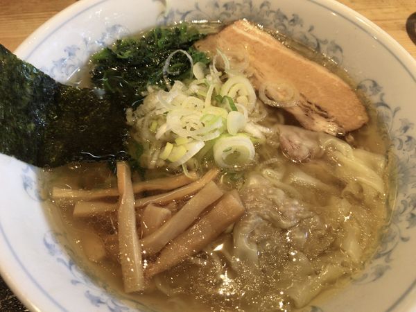 「比内地鶏しおらーめん(細麺)650円+ワンタン100円」@らーめん 比内亭 郡山店の写真