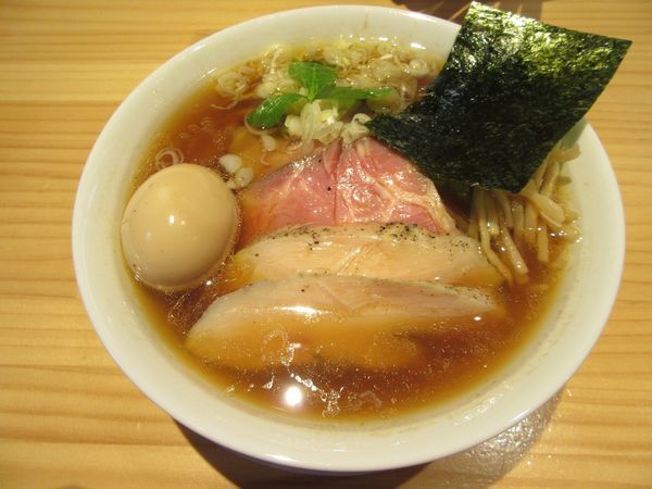「特製こもんそば醤油（９５０円）」@麺ゃこもんの写真