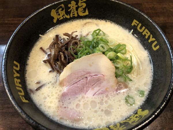 「とんこつラーメン」@とんこつラーメン 博多風龍 大宮東口駅前店の写真