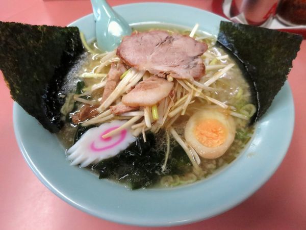 「ネギラーメン ７４０円 ※麺硬め・アブラ多め」@ラーメンカシマ 棚倉店の写真