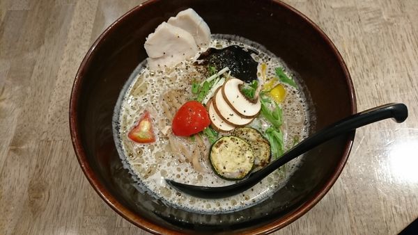 「キノコのベジソバ　９００円」@ソラノイロ トンコツ&キノコの写真