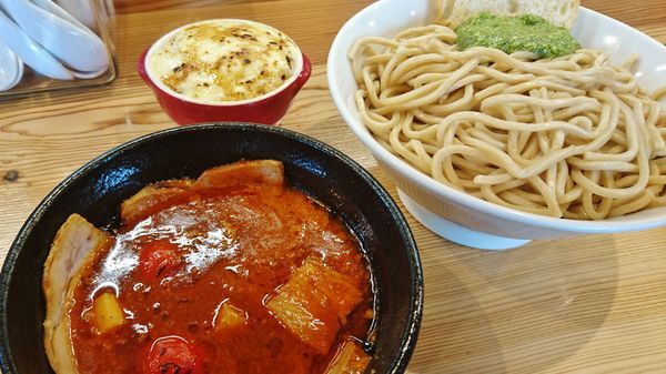 「四季限定/海老トマト肉増しつけ麺+大盛り+チーズご飯」@らーめん いつ樹 本店の写真