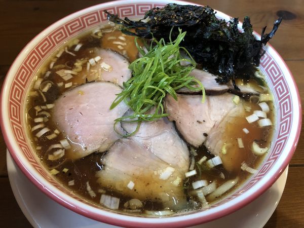 「炭火焼豚そば￥１０００　＋　黒ばらのり￥１００」@麺切り 白流の写真