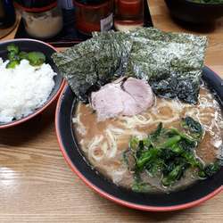 ラーメン(700円)＋∞ライス(50円)
