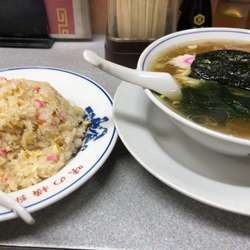 半チャーハンラーメン880円