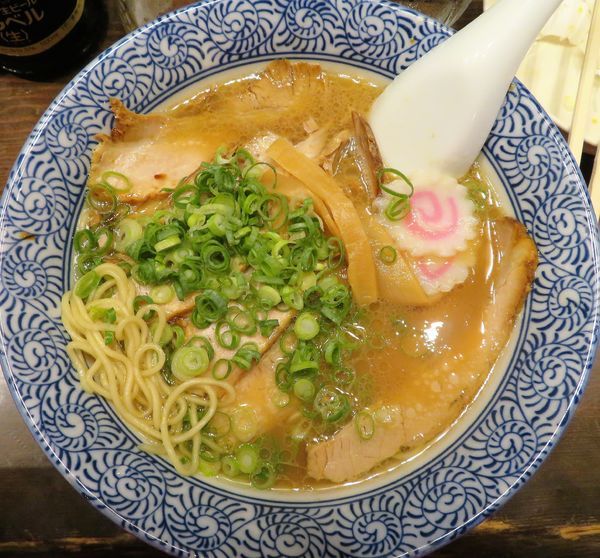 「特製ラーメン＋たまご（800円）」@丸美商店の写真