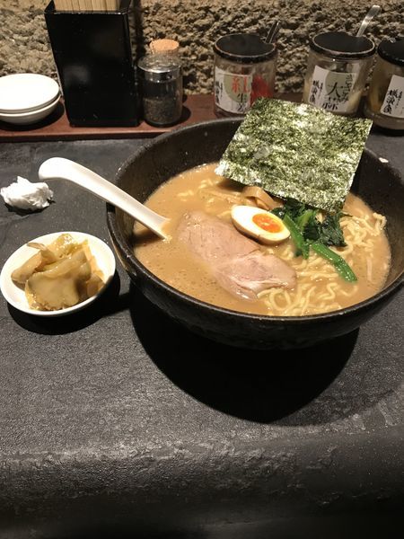 「ラーメン大盛りBセット(半チャーハン)野菜餃子」@究極ラーメン 横濱家 高尾店の写真