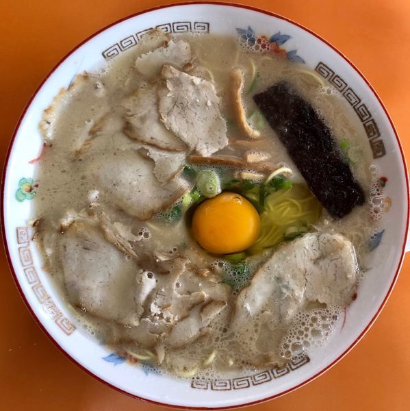 「大盛生玉子入りラーメン (650円)」@大久ラーメンの写真