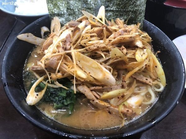 「ラーメン(並)+辛ネギチャーシュー (800円)」@杉田家 千葉祐光店の写真