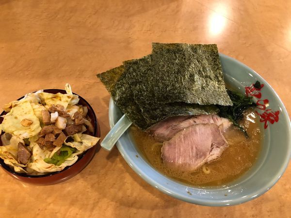 「ラーメン硬め濃いめ、キャベチャ」@むら家の写真