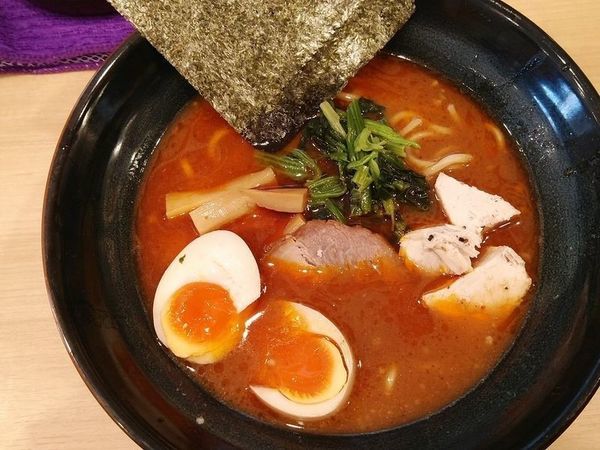 「こく辛味玉らーめん」@麺や わたる 亀戸天神店の写真