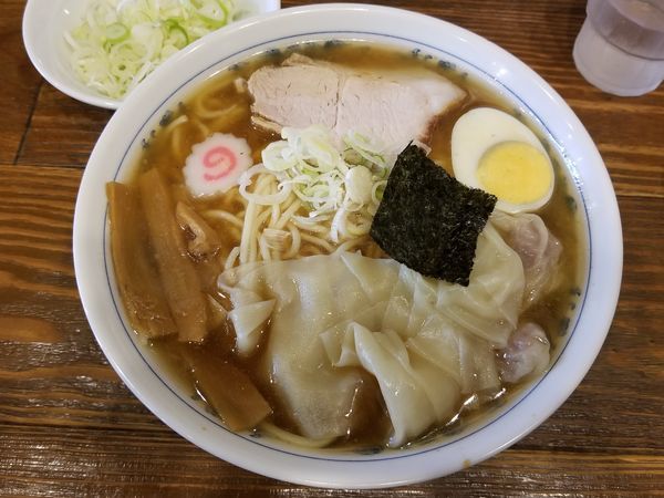 「ワンタンメン+ワンタン(3個)+ねぎ」@東池袋大勝軒 本店の写真