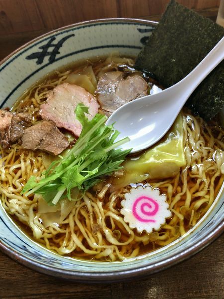 「手打ちワンタン麺 醤油味 ¥800」@手打ち中華そば 凌駕の写真