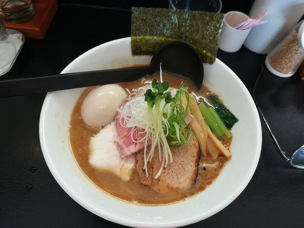 「9/17 限定ニボタンそば(中細麺)大盛り無料850円」@麺や はまじの写真
