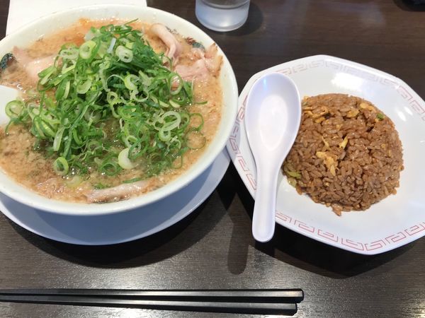 「チャーシュー麺のチャーハン定食1,069円」@来来亭 鴻巣店の写真