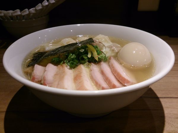 「白旨特製チャーシュー麺+味付玉子」@中華soba いそべの写真