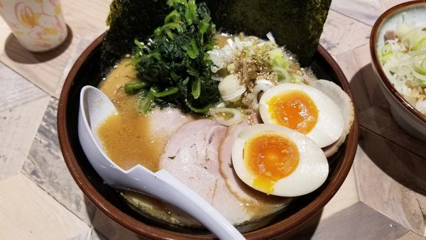 「豚骨味噌らあめんスペシャル　ほうれん草トッピング」@豚骨らあめん専門店 とんこつ家ZUN イオンモール松本店の写真