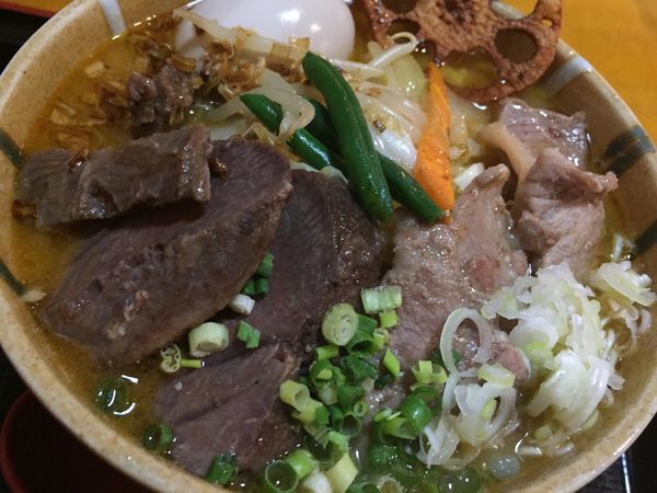 「特製味噌らー麺（チャー牛2枚、味玉入り）」@牛骨ロックの写真