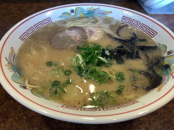 「久留米ラーメン(690円)」@ラーメン・ホルモン焼肉育元の写真