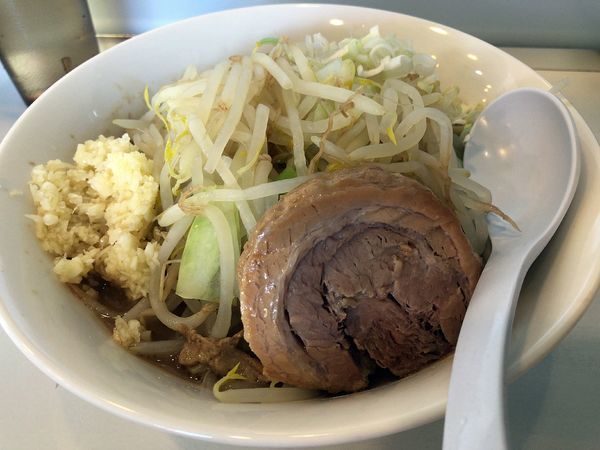 「ラーメン麺量200g(750円)ニンニク、ネギ、辛子高菜」@麺や ○雄の写真