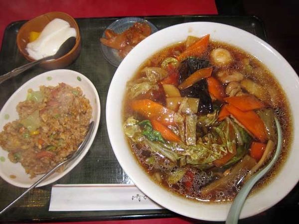 「五目湯麵＋小チャーハン　650円（ランチ）」@花彫酒家の写真